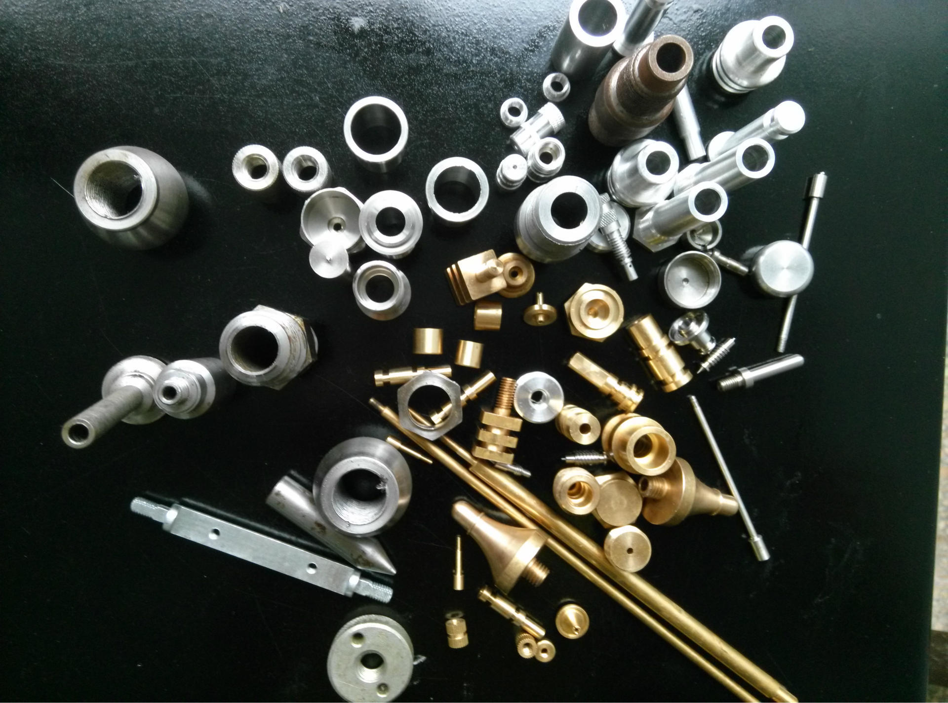 精密五金配件与不锈钢零件在医疗器械中的五轴联动CNC加工